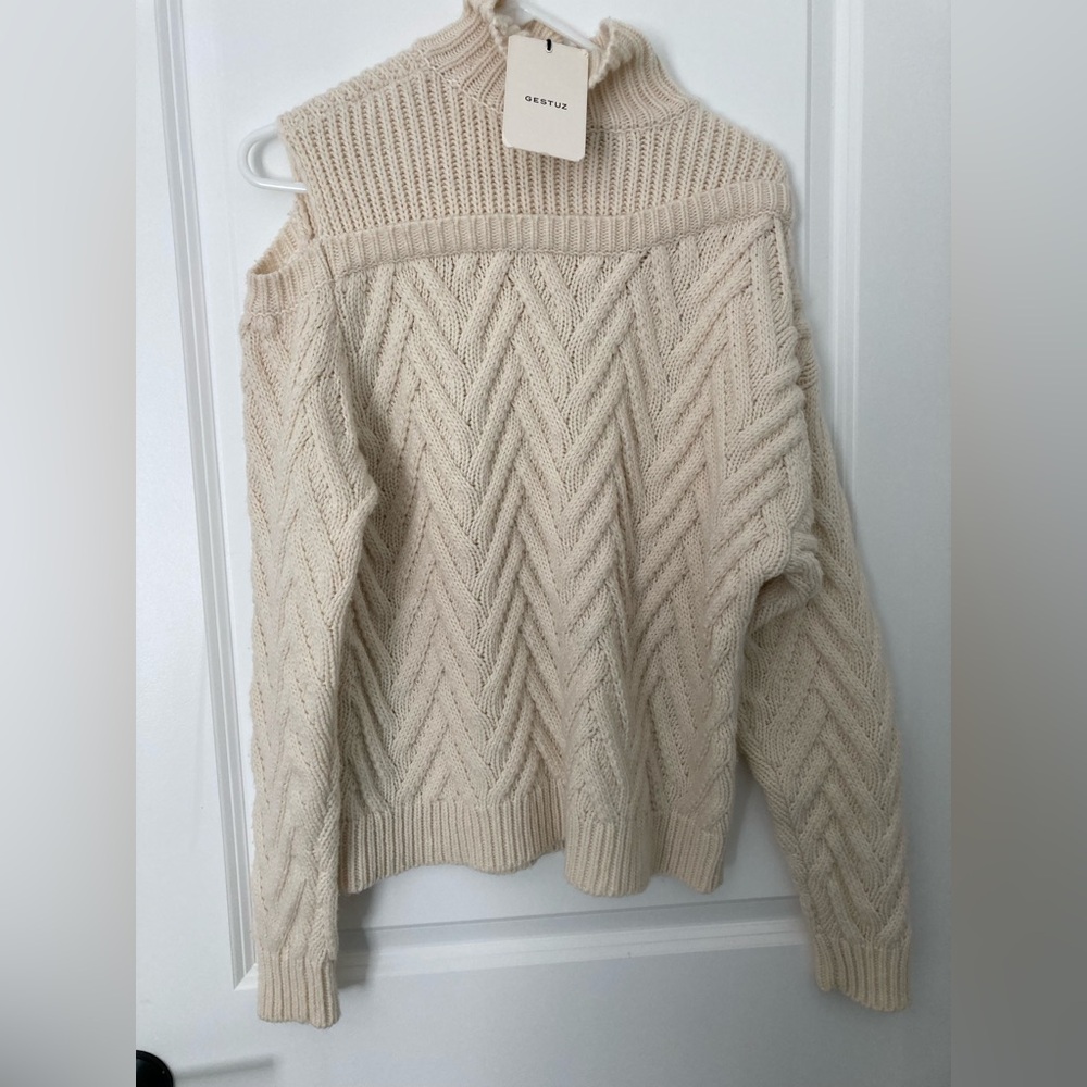 NWT Gestuz Wool Alpaca Blend Cold Shoulder Sweater